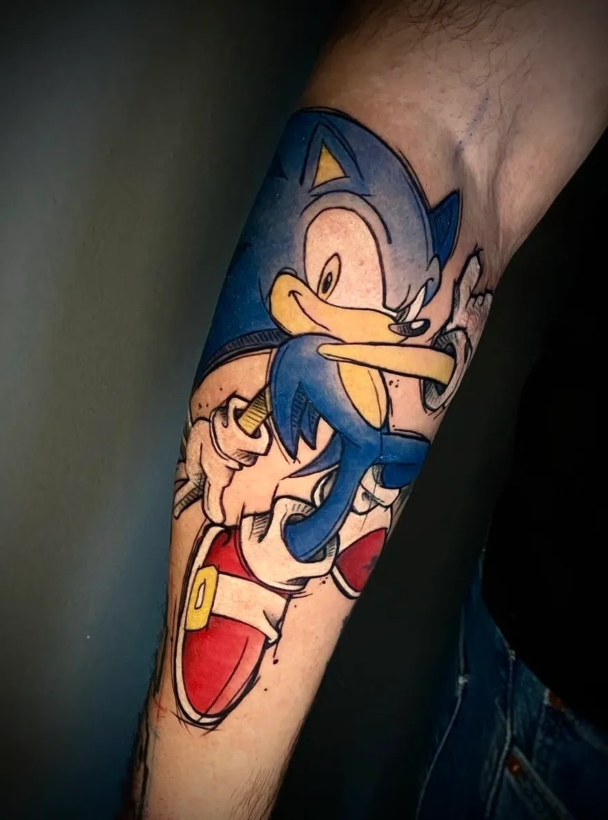 Sonic the Hedgehog tetovaža u boji na podlaktici, cartoon stil,  Dropz Tattoo Studio Niš